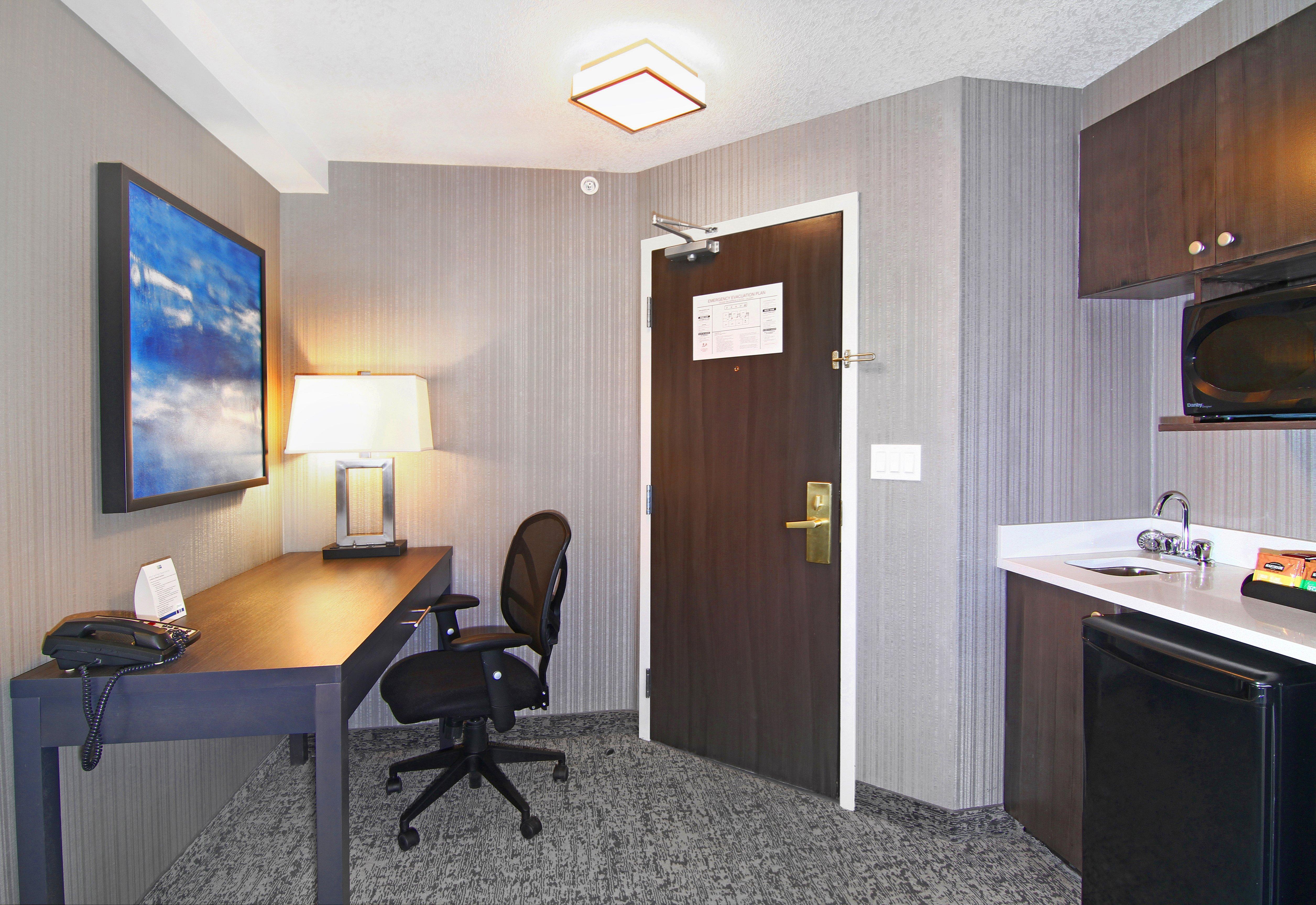 Holiday Inn Express And Suites Calgary By Ihg מראה חיצוני תמונה