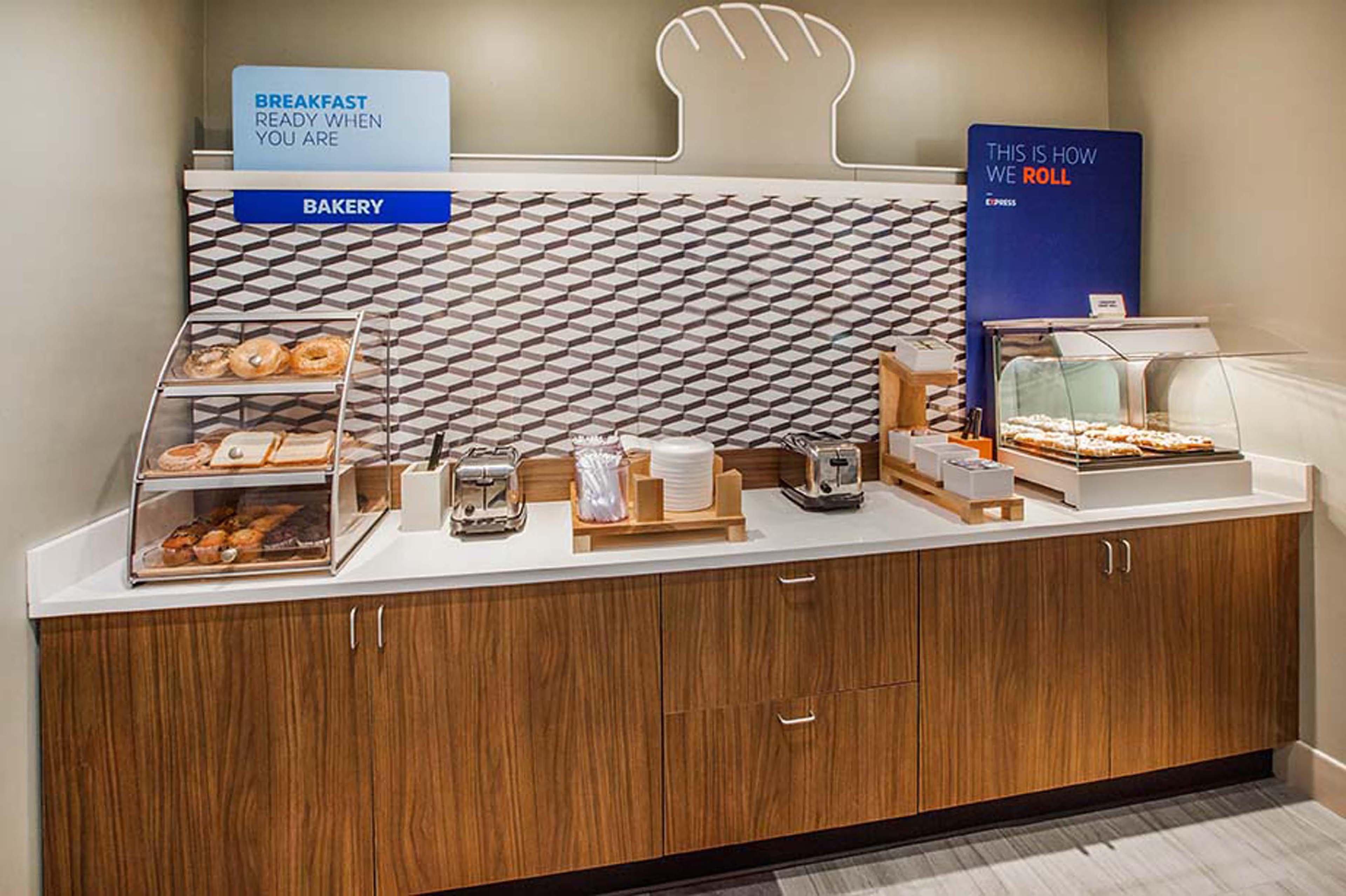 Holiday Inn Express And Suites Calgary By Ihg מראה חיצוני תמונה
