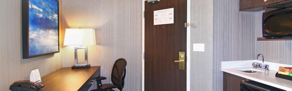 Holiday Inn Express And Suites Calgary By Ihg מראה חיצוני תמונה