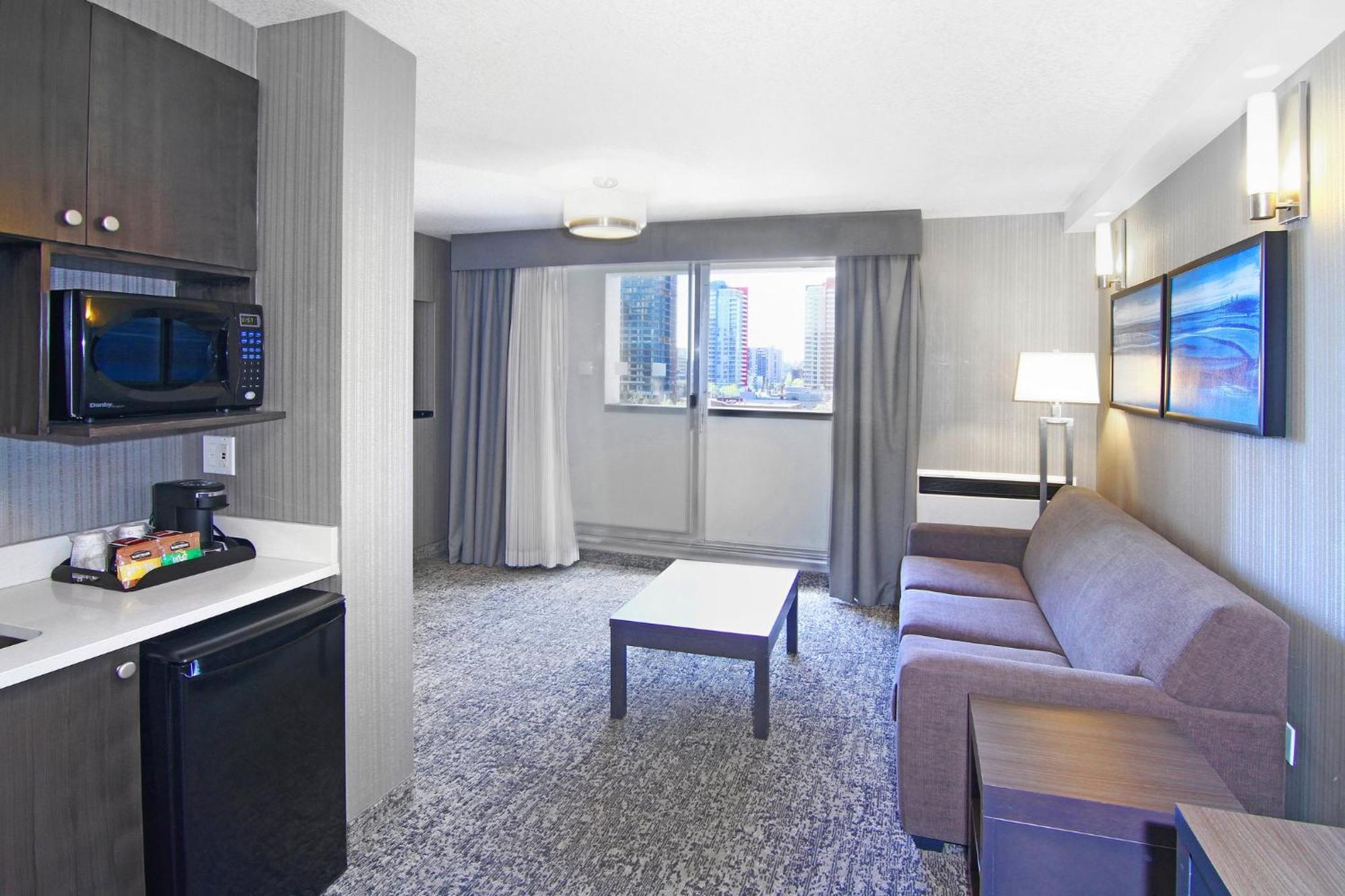 Holiday Inn Express And Suites Calgary By Ihg מראה חיצוני תמונה