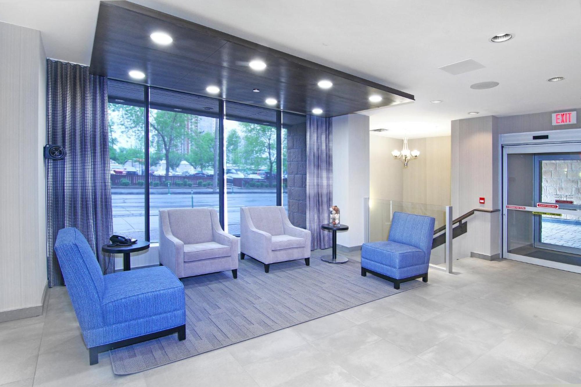 Holiday Inn Express And Suites Calgary By Ihg מראה חיצוני תמונה