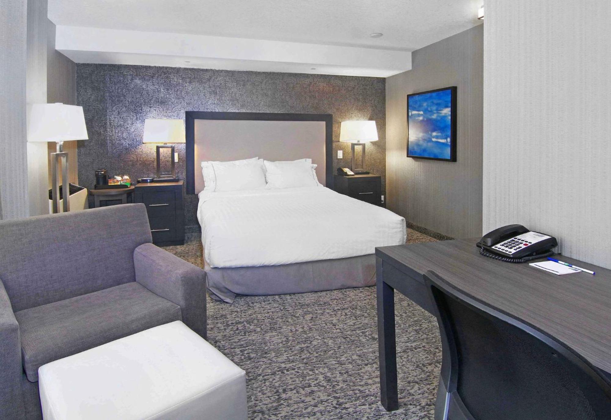 Holiday Inn Express And Suites Calgary By Ihg מראה חיצוני תמונה