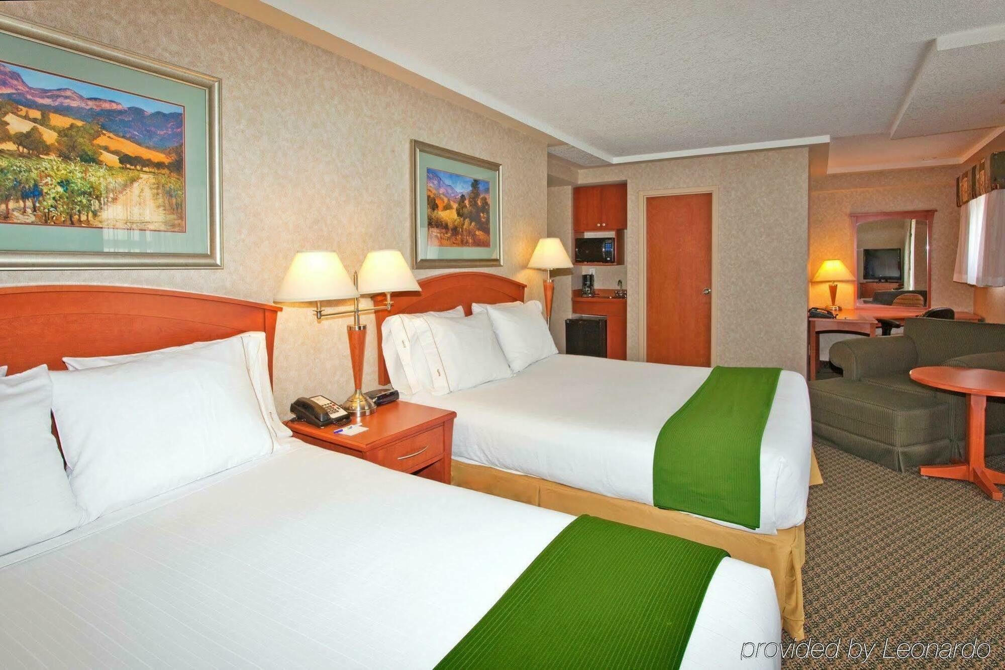 Holiday Inn Express And Suites Calgary By Ihg מראה חיצוני תמונה