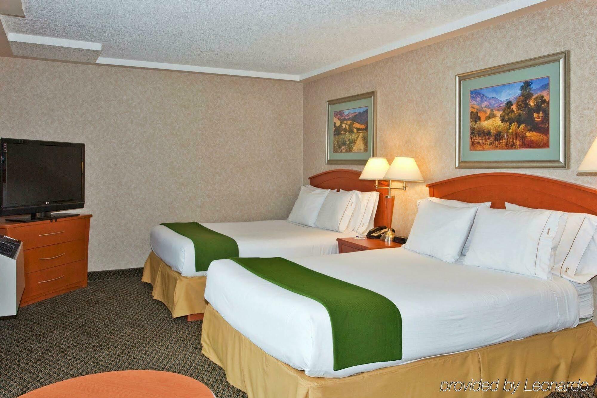 Holiday Inn Express And Suites Calgary By Ihg מראה חיצוני תמונה