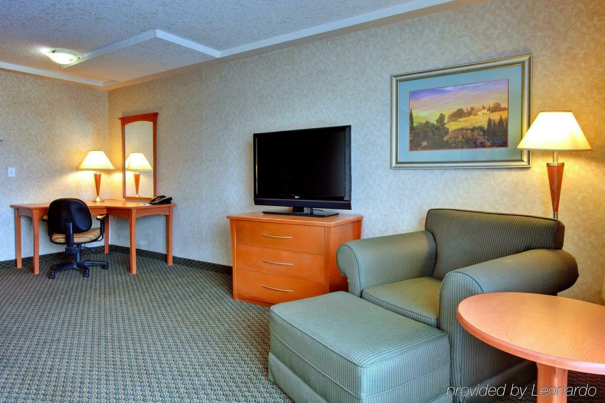 Holiday Inn Express And Suites Calgary By Ihg חדר תמונה
