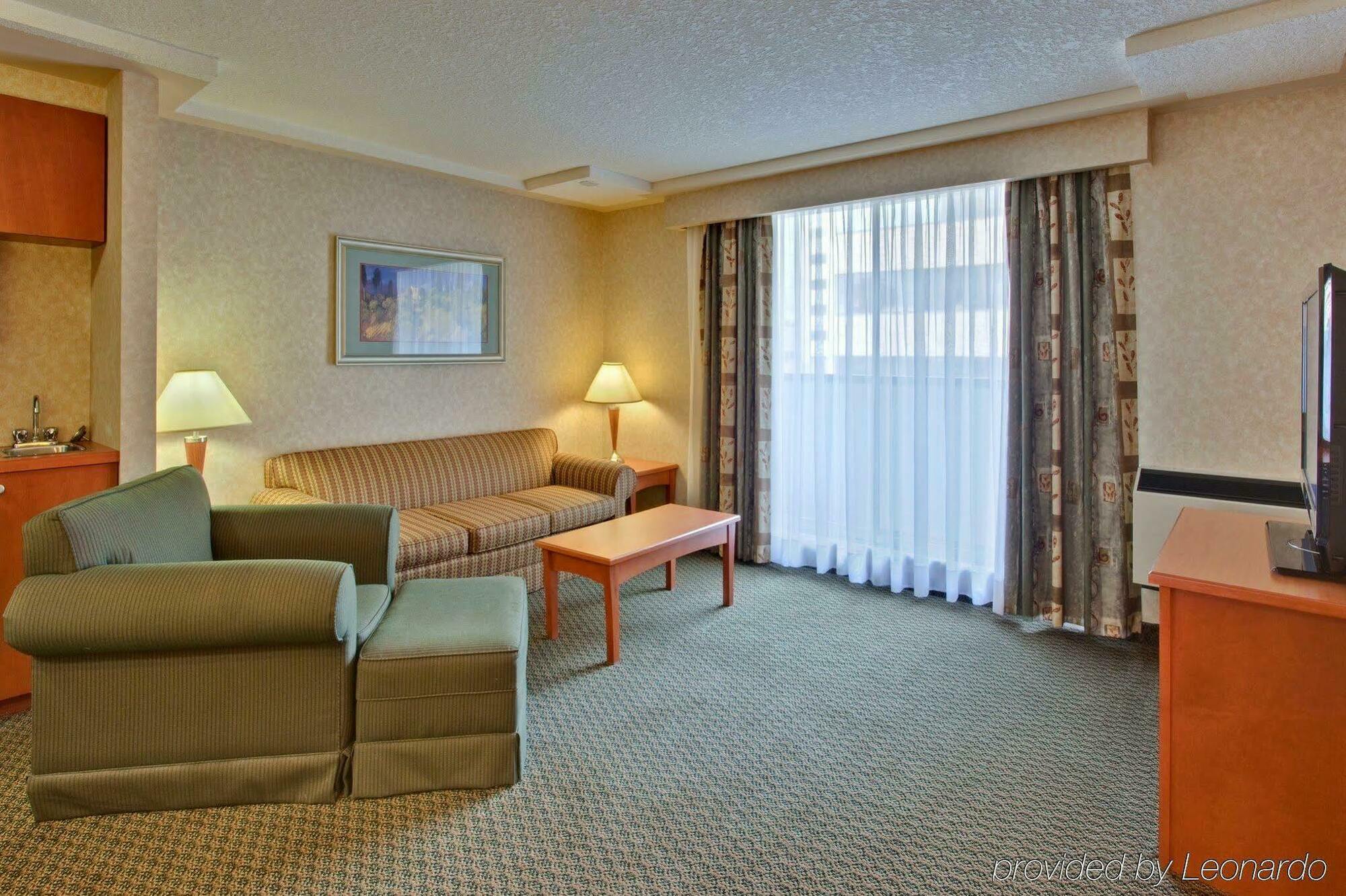Holiday Inn Express And Suites Calgary By Ihg מראה חיצוני תמונה